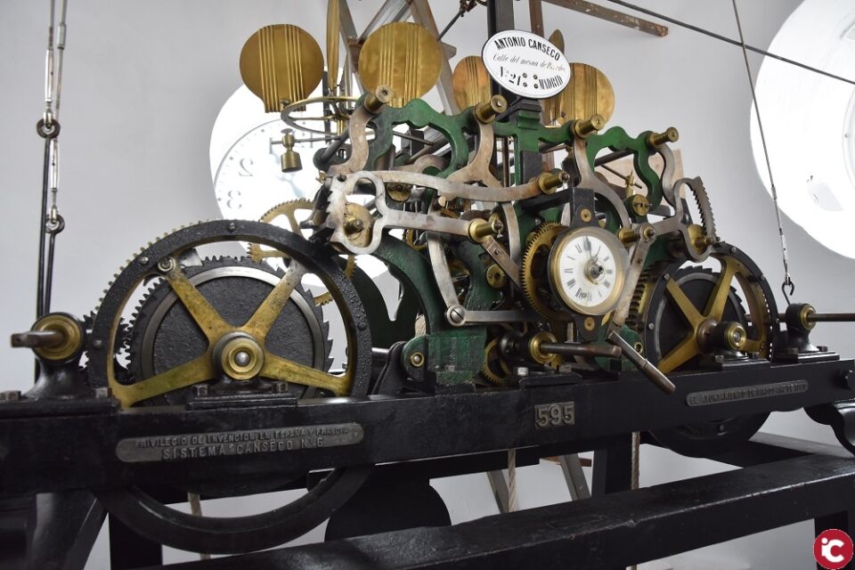 Protegidas las inscripciones de los muros de la Torre del Reloj