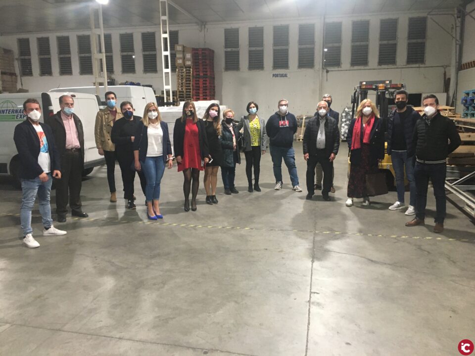 La alcaldesa se reúne con empresarios locales para explicarles el proyecto de creación de un área industrial avanzada