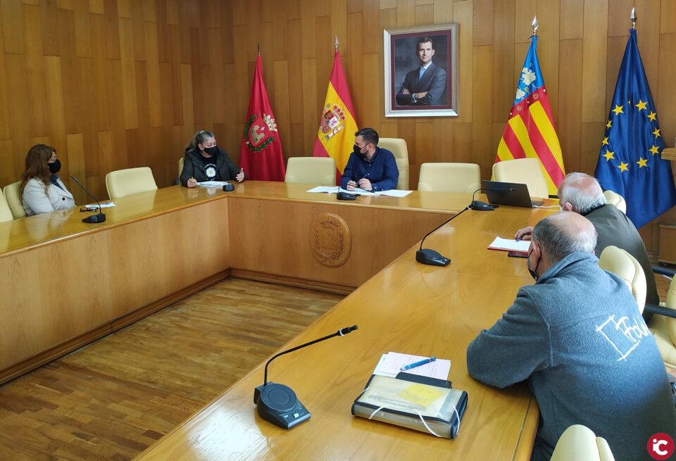 El concejal de Acceso a la Vivienda se reúne con la Plataforma de Afectados por las Hipotecas para abordar la situación habitacional en Elda