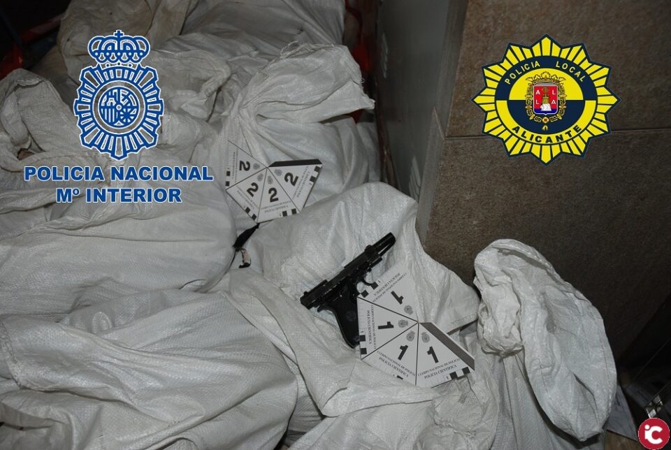 Policía Nacional y Policía Local colaboran para detener en el acto al autor de un robo con violencia que usó un arma de fuego