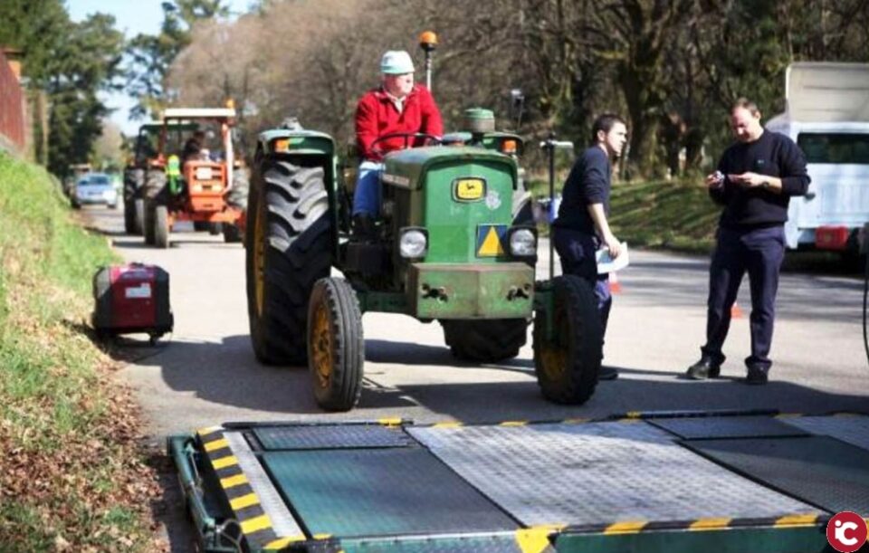 LA UNIÓ demana al Ministeri dIndústria que s'homologuen en bloc les ferramentes agrícoles remolcades perquè puguen circular sense problemes per la via pública