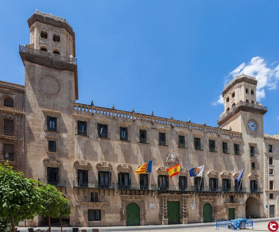 El Ayuntamiento insta a la conselleria de Educación a agilizar la construcción del CEIP La Almadraba tras aceptar la parcela