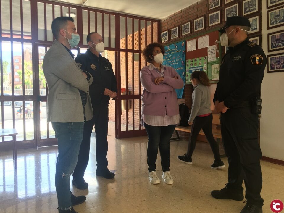 El Agente Tutor inicia las charlas en los colegios abordando los riesgos de Internet