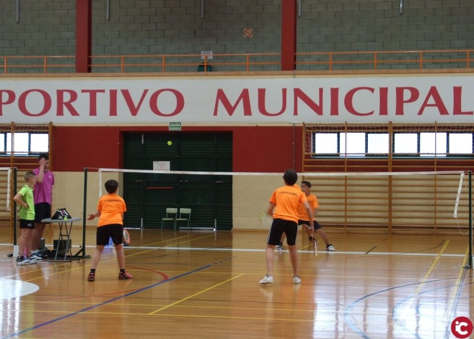 Aspe acoge el TTR Autonómico de Bádminton de categorías inferiores