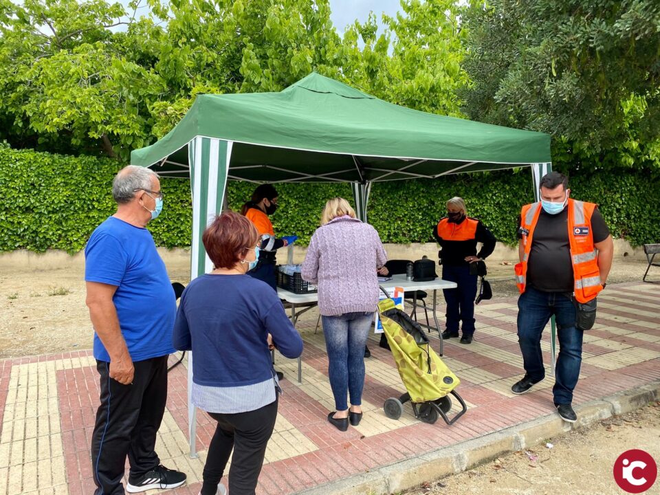 Los vecinos de El Vincle recogen sus mascarillas