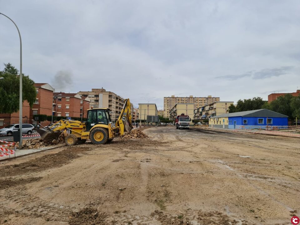 El Ayuntamiento de Elda remodela el parking del Polígono Almafrá para crear cien plazas de aparcamiento próximas al mercadillo de San Francisco de Sales y el colegio Nuevo Almafrá