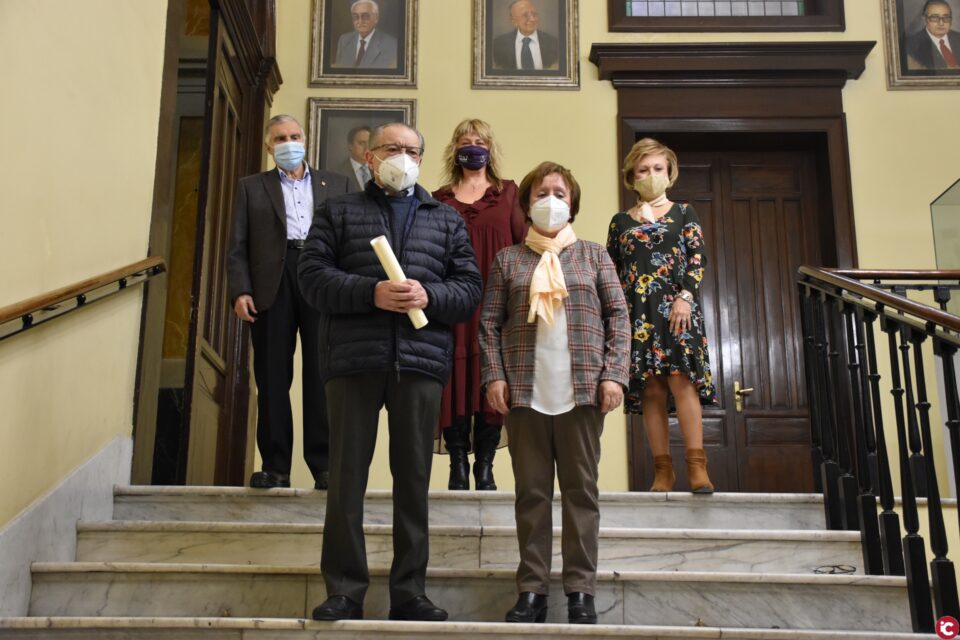 Jorge Calatayud Francés y Margarita Company Payá ganan el concurso literario 'Arte y palabras para nuestra Fiesta' organizado por la concejalía de Gent Gran