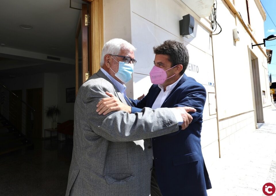 Mazón se reúne en el Ayuntamiento con el alcalde