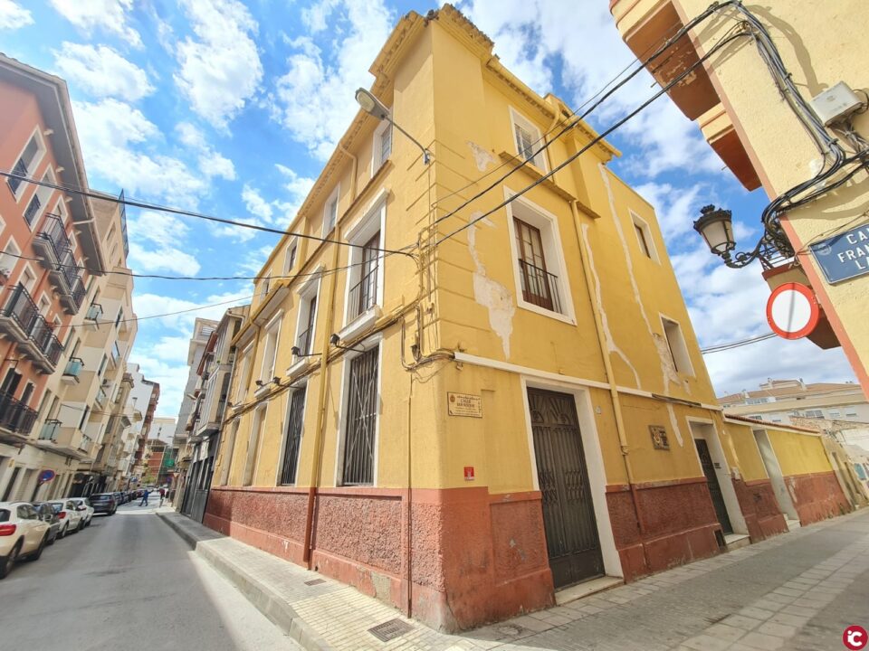 El Ayuntamiento de Elda realiza un estudio estructural del Hospital de Pobres para afrontar su rehabilitación dentro del Plan 'Elda Renace'