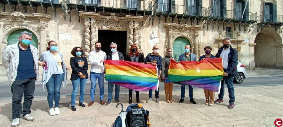 El Equipo de Gobierno se suma a la concentración contra la homofobia