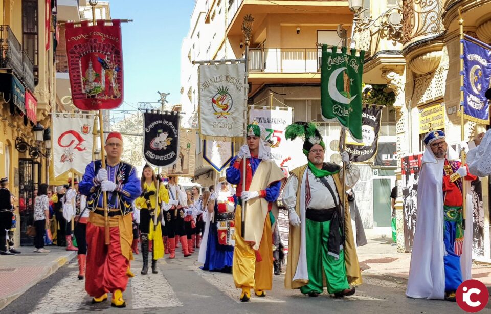 El Ayuntamiento de Elda creará una línea de ayudas para las nueve comparsas de Moros y Cristianos tras la suspensión de las fiestas