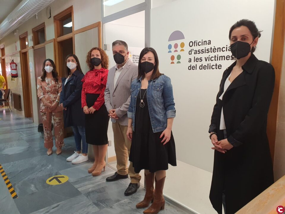 El alcalde y la edil de Igualdad visitan la Oficina de Atención a la Víctimas que se integrará en la Mesa de Erradicación contra la Violencia Machista