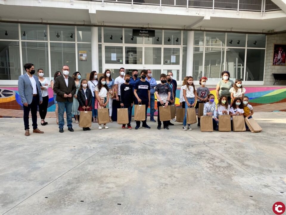 Entrega de premios de XXX concurso infantil de dibujos del Mig Any Fester