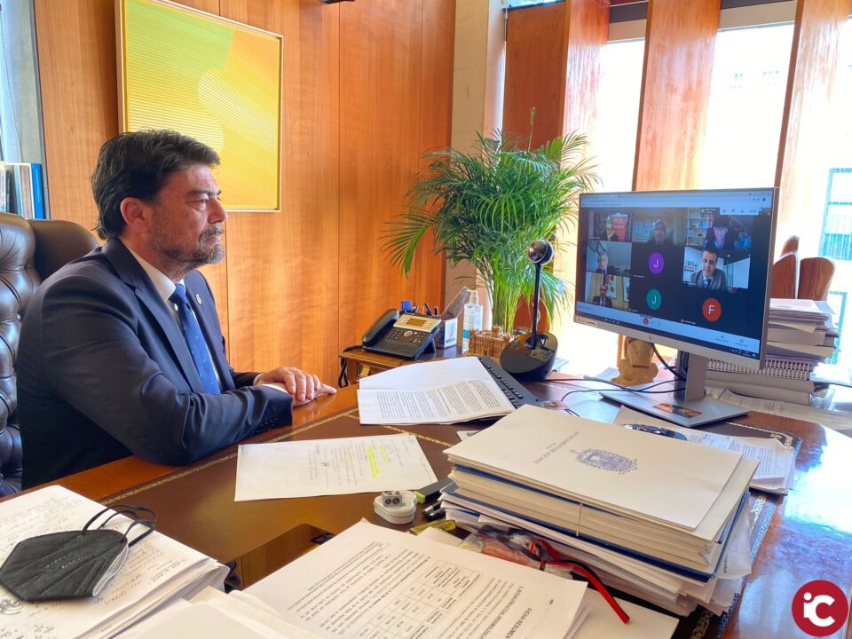 El alcalde reclama Fondos Europeos de Recuperación para impulsar nuevos servicios en el eje Alicante-Elche