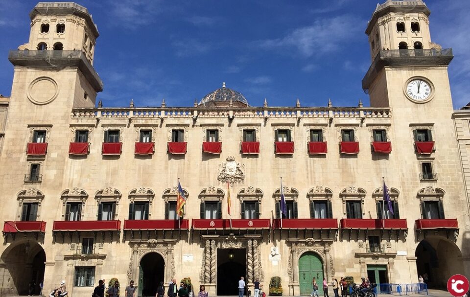 El Ayuntamiento aprueba ayudas de 160.000 euros para apoyar al comercio y la hostelería en Alicante