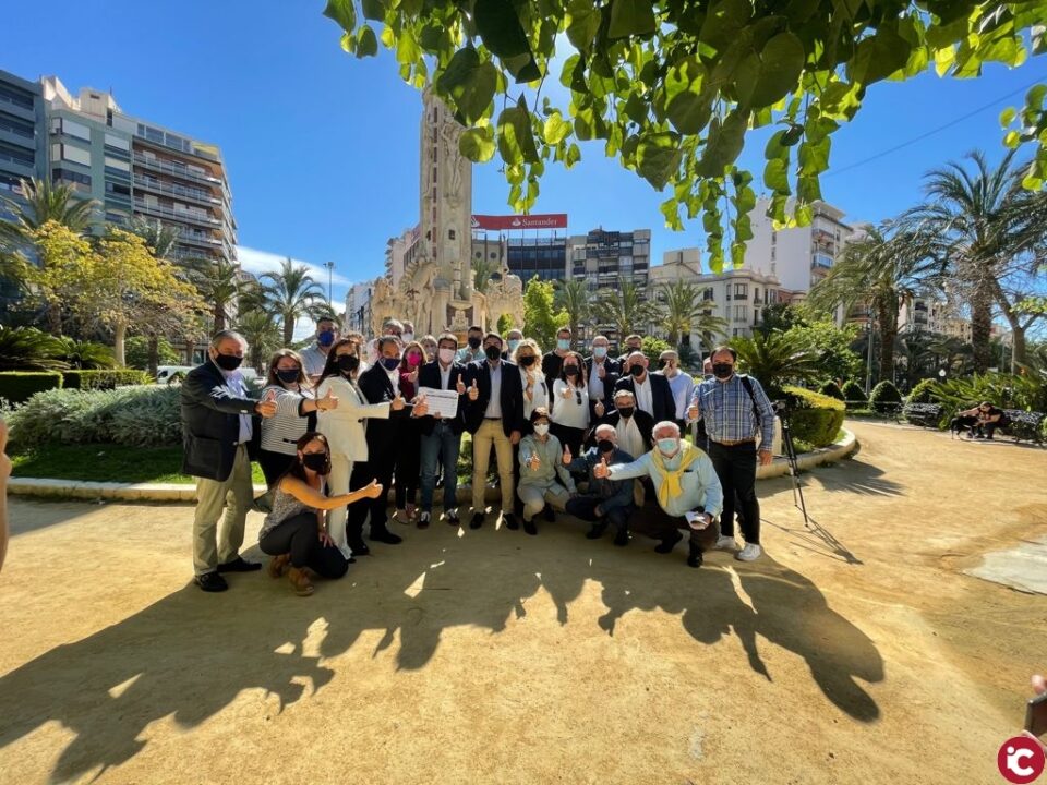 Mazón recibe los primeros 600 avales en la ciudad de Alicante en apoyo a su candidatura
