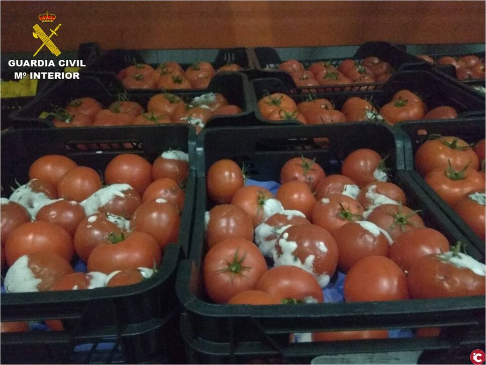 La Guardia Civil retira en Alicante más de veinte toneladas de alimento fraudulento