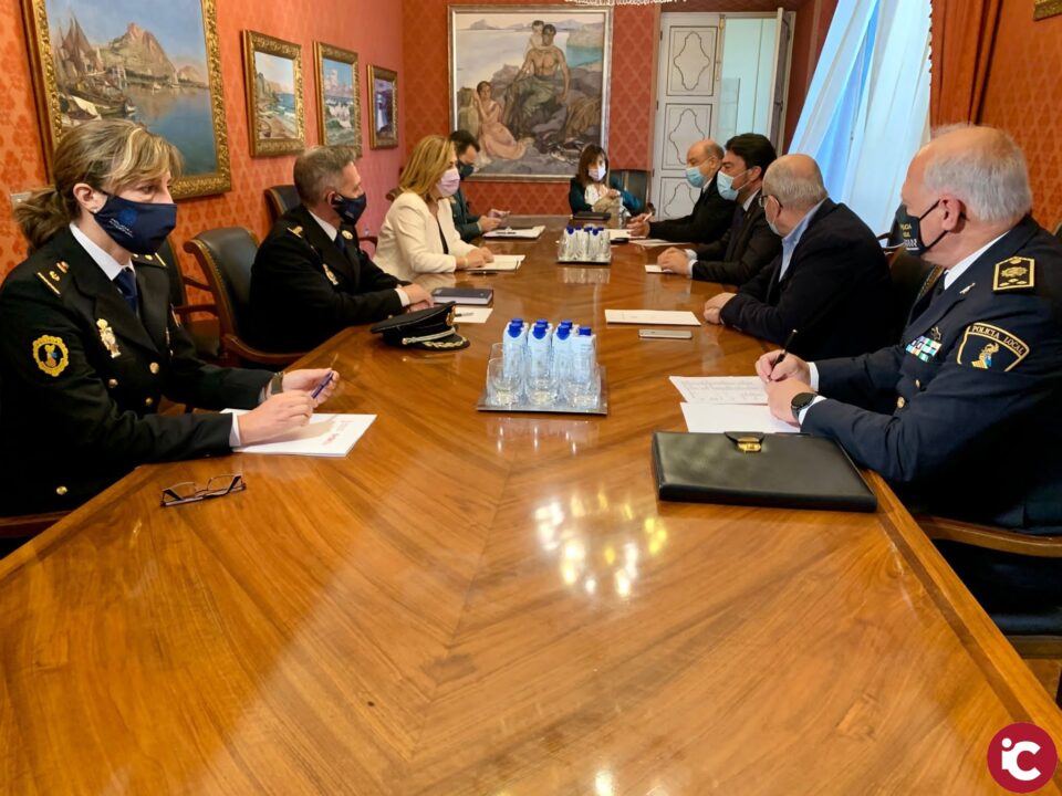La Policía Nacional establece un amplio dispositivo de vigilancia en toda la provincia ante la llegada de turistas y residentes durante el fin de semana