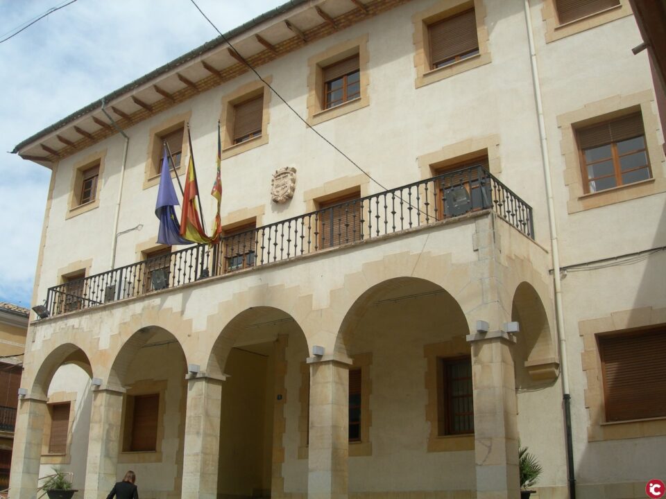 Sax abona un primer paquete de ayudas del Plan Resistir a 27 autónomos y pequeñas empresas por 68.600 