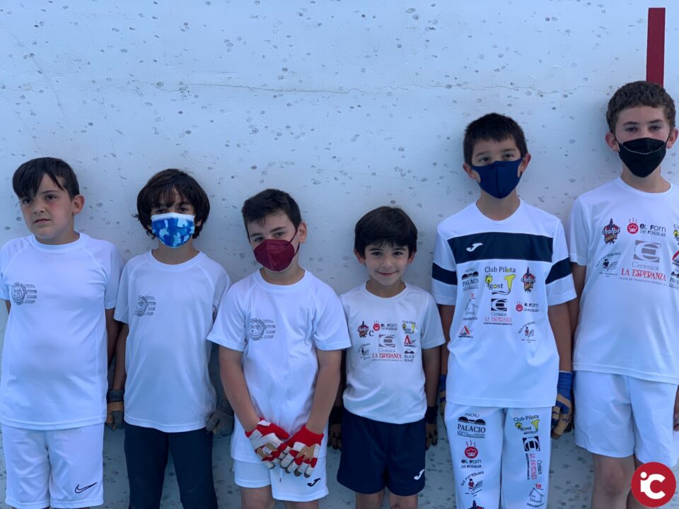 Claras victorias de benjamines y juveniles campelleros en los juegos escolares de pelota valenciana