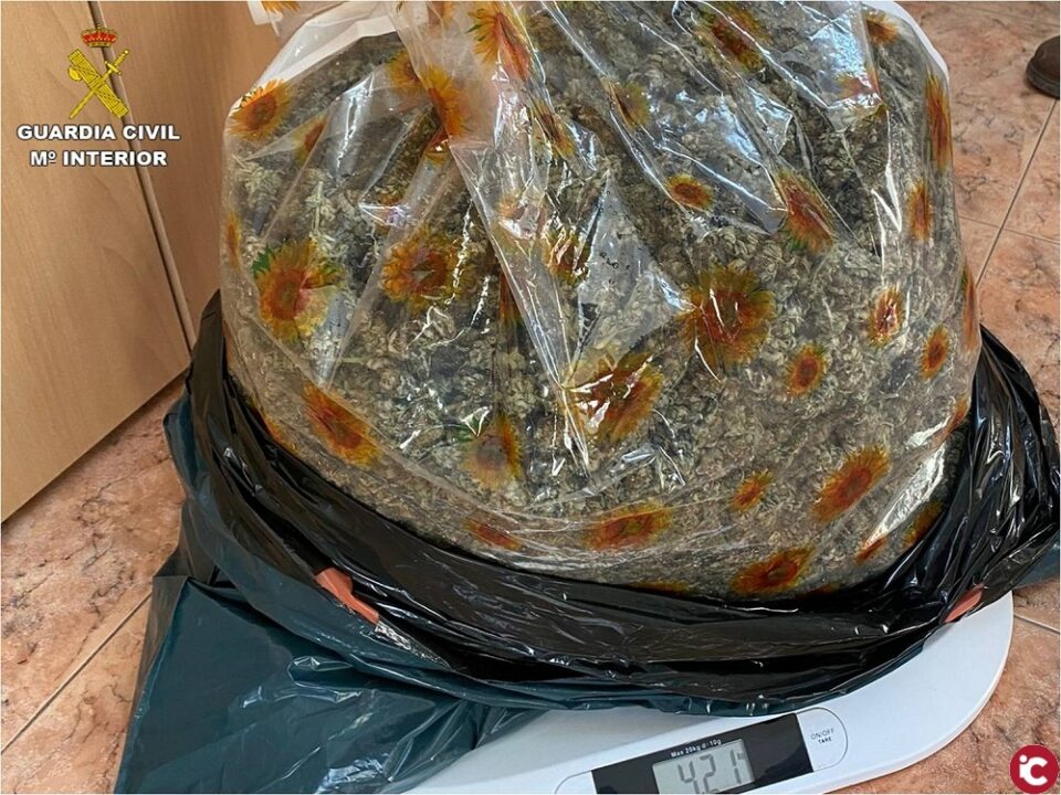 La Guardia Civil detiene a cuatro personas sorprendidas en un control con 4