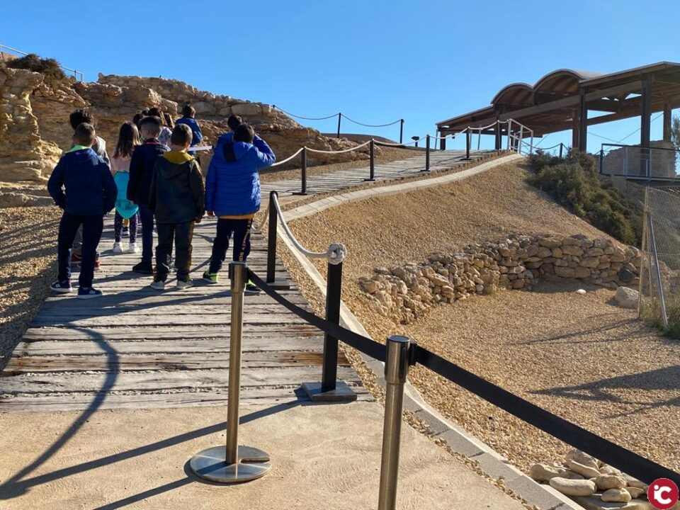 Ayuntamiento y Diputación convenían elevar a 1.500 las entradas para que turistas y escolares campelleros visiten el yacimiento arqueológico de La Illeta