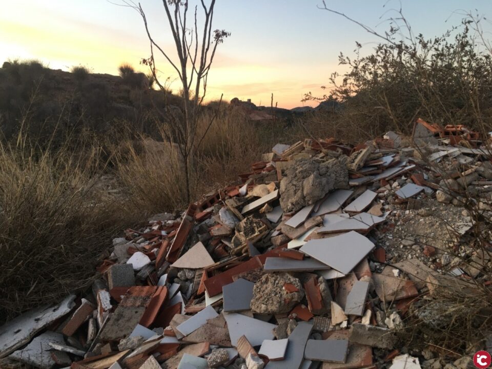 La Diputación concede una subvención de 49.999  a Sax para actuar contra los vertidos incontrolados en las Cavas