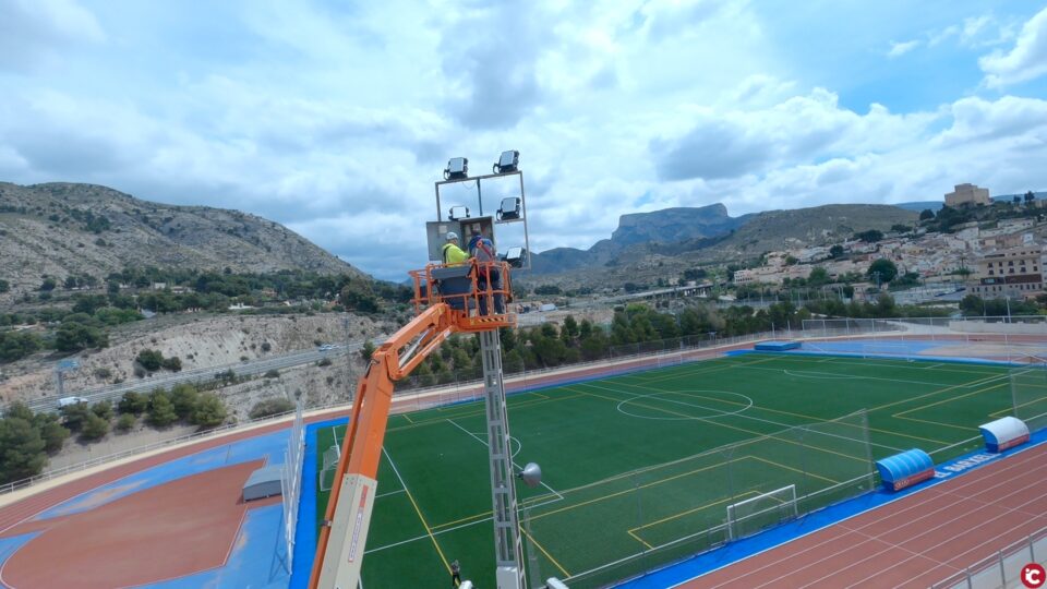 Deportes renueva la iluminación completa de El Barxell para mejorar la visibilidad del recinto deportivo