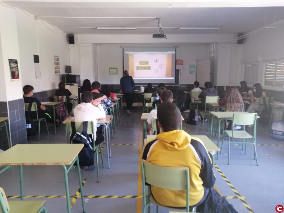Igualtat organitza un Taller de Diversitat Sexual i Familiar per a lalumnat de 3r i 4rt dESO de lIES Enric Valor