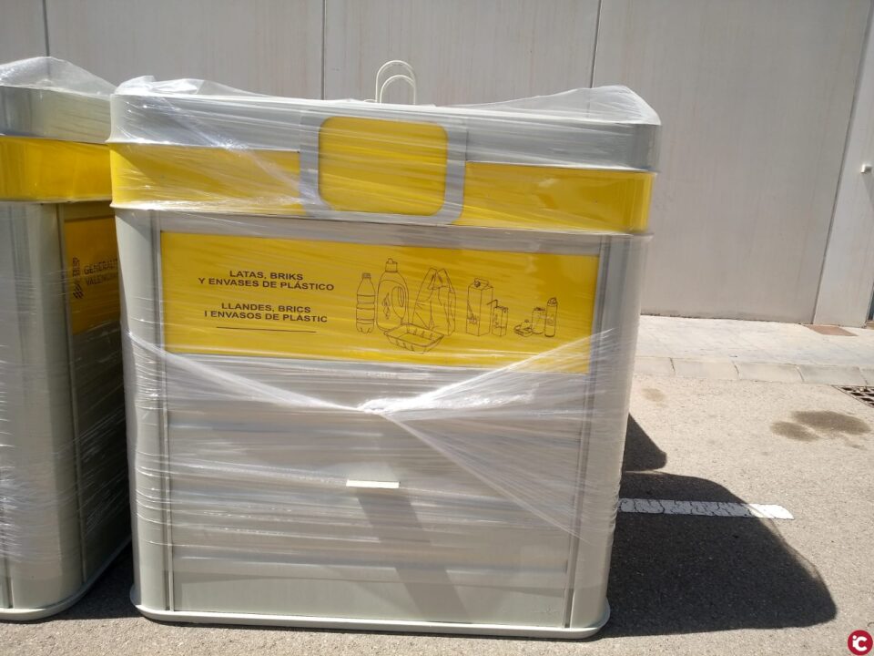 El Ayuntamiento instala 18 nuevos contenedores de envases en el casco urbano y diseminados