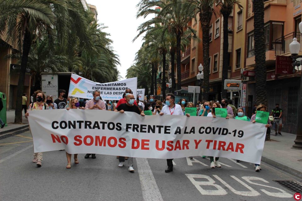 El Colegio de Enfermería de Alicante se ha sumado a la manifestación celebrada esta mañana en Alicante para protestar por la no renovación de los contratos para luchar contra la COVID-19