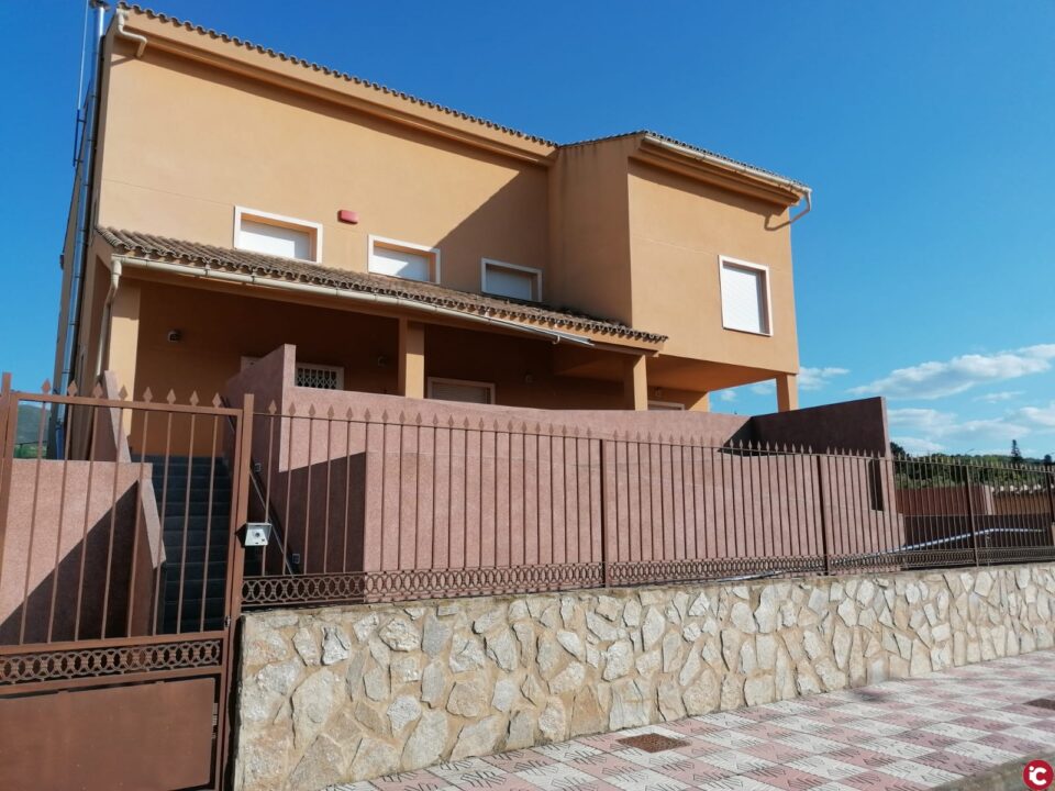 El PSOE de Ibi visita Benimarfull para informarse sobre el Centro de Día promovido por la Asociación Somriures