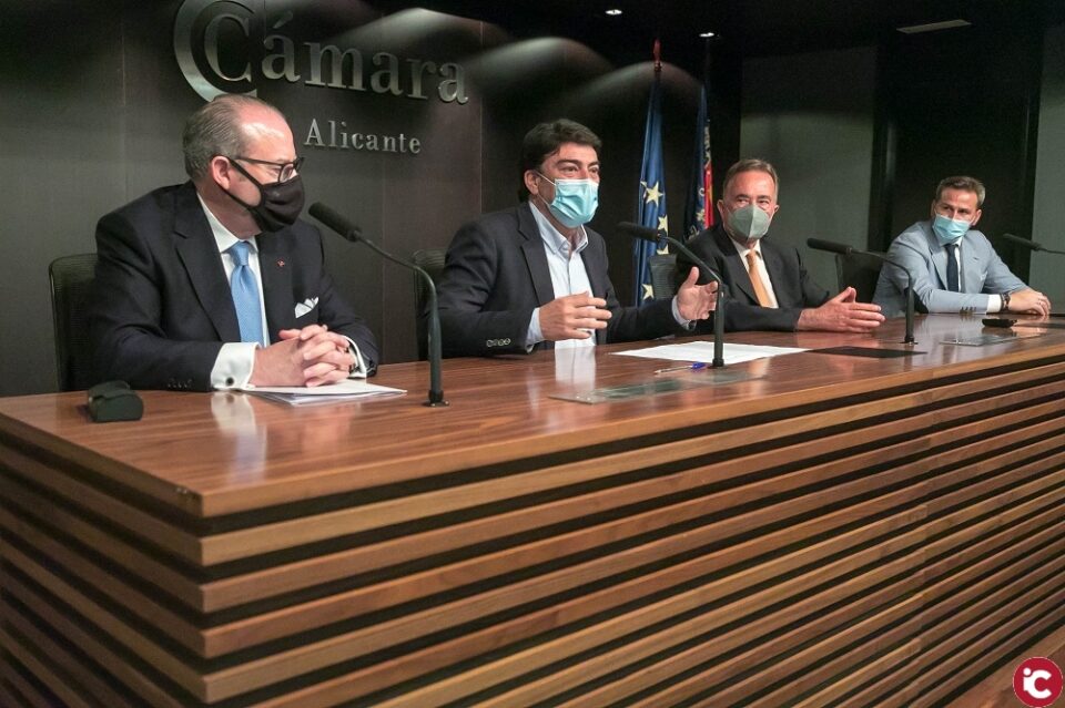 Barcala traslada a los hosteleros de la Explanada que las terrazas se podrán instalar la próxima semana y estar operativas a mediados de mes