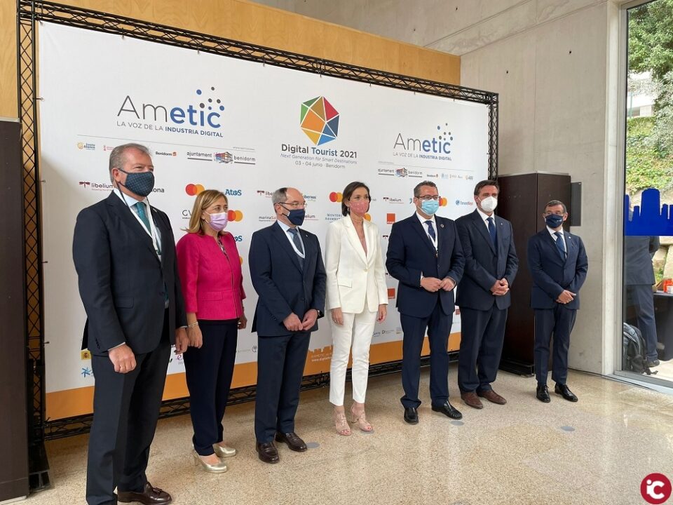 Reyes Maroto avanza la creación de una plataforma inteligente de destinos que coloca a nuestro país a la vanguardia de la digitalización turística