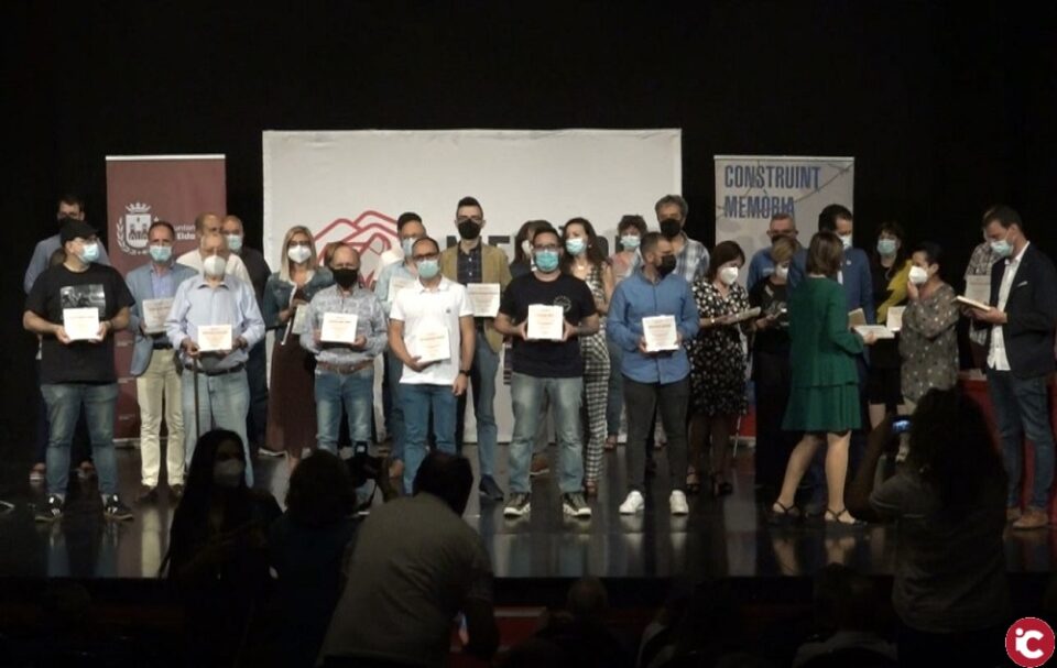 El Teatro Castelar acoge el homenaje a los 33 vecinos de localidades de la comarca del Medio Vinalopó que fueron víctimas del nazismo