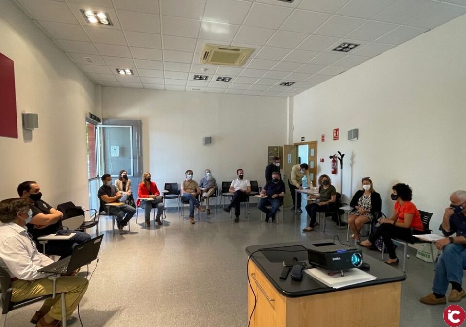 La Concejalía de Promoción Económica activa reuniones de cooperación para impulsar al sector del calzado