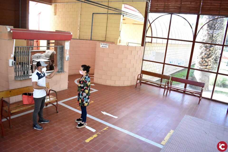 Petrer invertirá medio millón de euros en la renovación integral de los vestuarios de las piscinas de verano y en el suelo del pabellón Gedeón e Isaías Guardiola