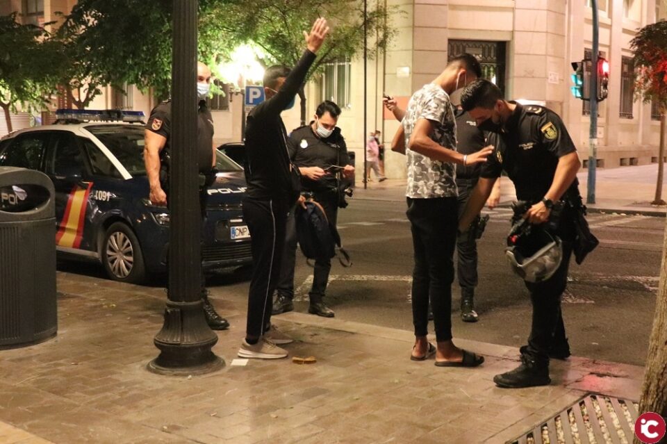 La Policía Nacional refuerza la presencia en las calles tras el fin de las restricciones de movilidad nocturna para prevenir hurtos y robos con violencia