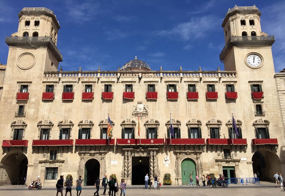 Los ninots del reciclaje toman las calles y plazas de Alicante desde el 17 al 27 de junio