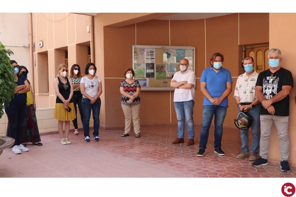 Sentido minuto de silencio por las víctimas de la violencia de género