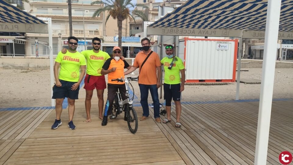 Arranca la temporada alta con 42 profesionales al día velando por la seguridad en las playas y cala de El Campello