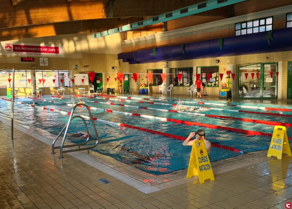 Finaliza el periodo de renovaciones de los cursos de la piscina cubierta Tomás Martínez Urios
