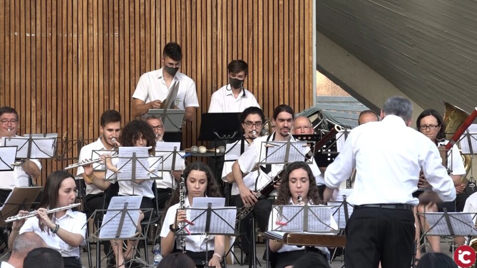 La AMCE Santa Cecilia ofreció un magnífico concierto de música festera para rememorar los Moros y Cristianos de Elda