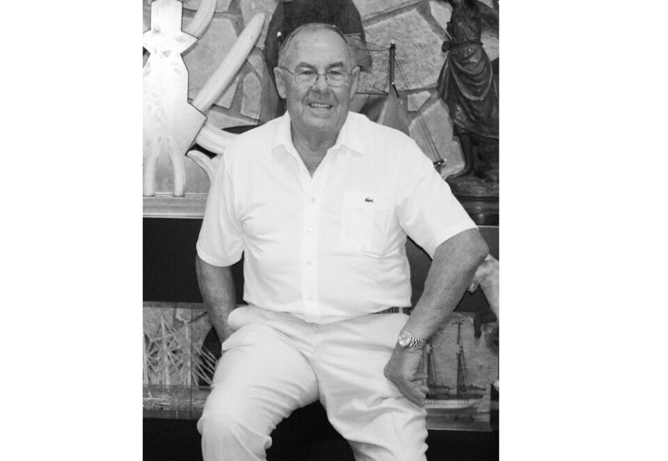 Fallece José Paredes Castaño