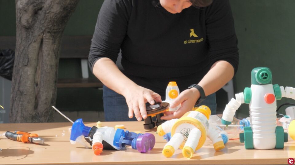 Contruimos robots con plástico