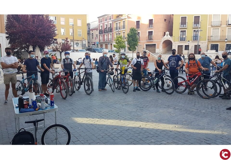 La primera edición del taller de reparación y mantenimiento de bicicletas congregó a 15 participantes