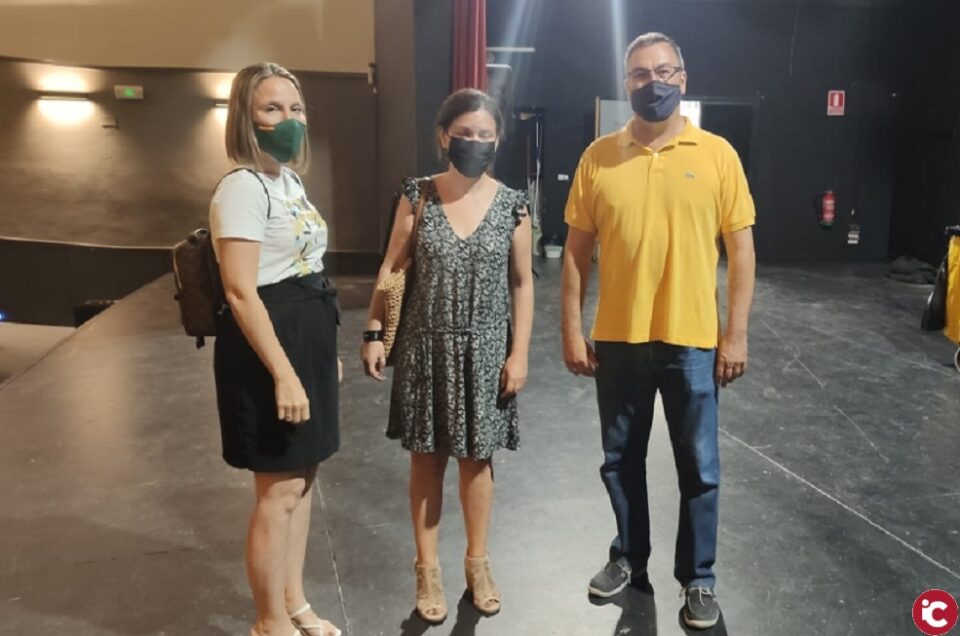 Finalizan las obras de mejora de la Casa de Cultura con la instalación del nuevo aire acondicionado