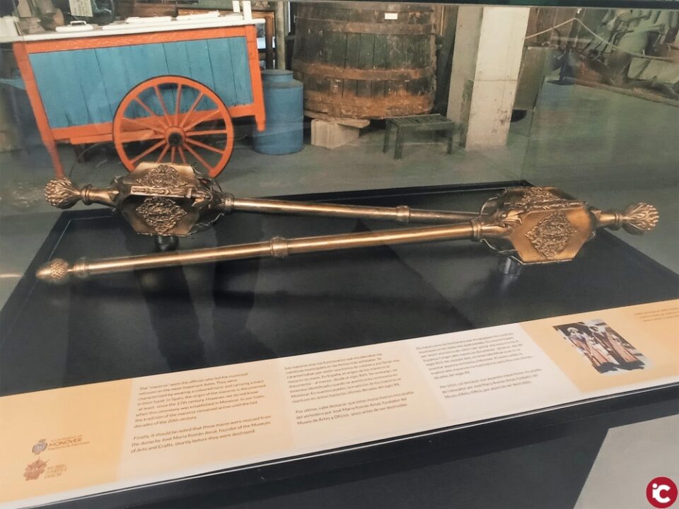 El Museu dArts i Oficis de Monòver introdueix una nova vitrina a la seua exposició permanent