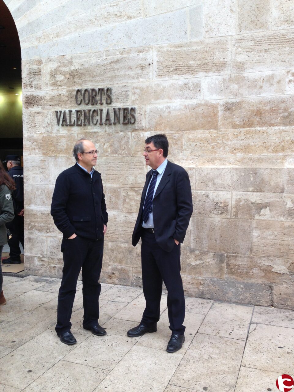 Morera y Esquembre abordan en una reunión el ataque a la autonomía de los ayuntamientos que supone la reforma local del PP