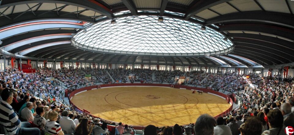 El PP dice que el tripartito quiere eliminar el anillo del callejón de la Plaza de Toros.